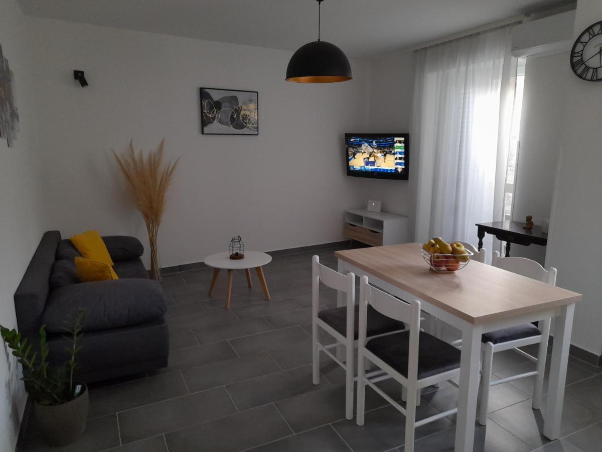 Apartman Mihaela Apartment Rab Town Bagian luar foto